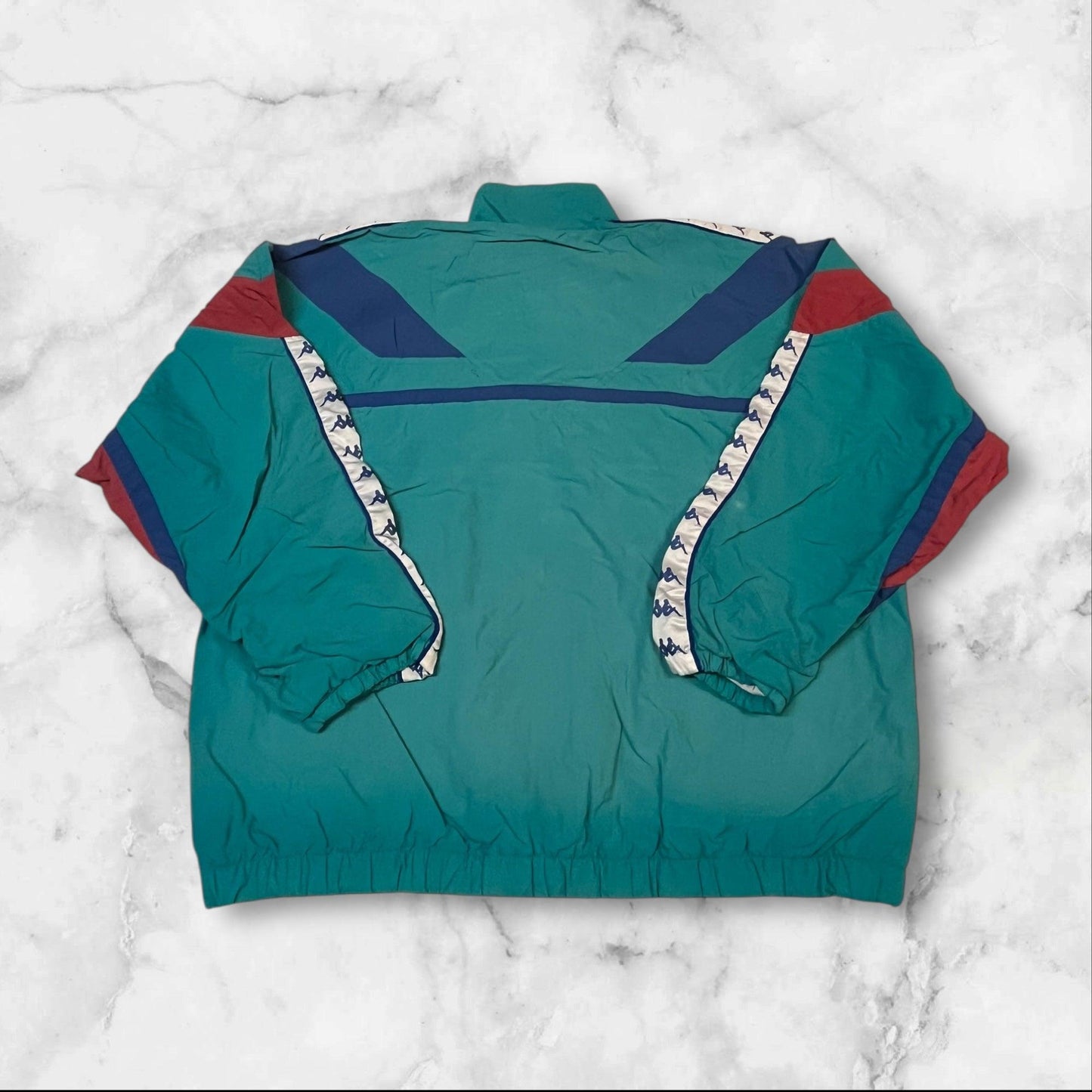 Entdecke unsere Vintage Track Pants von Nike und anderen Marken, erhältlich bei Valuxery.de - Dein Shop für trendige Vintage - Kleidung. Unsere Track Pants sind aus hochwertigen Materialien und