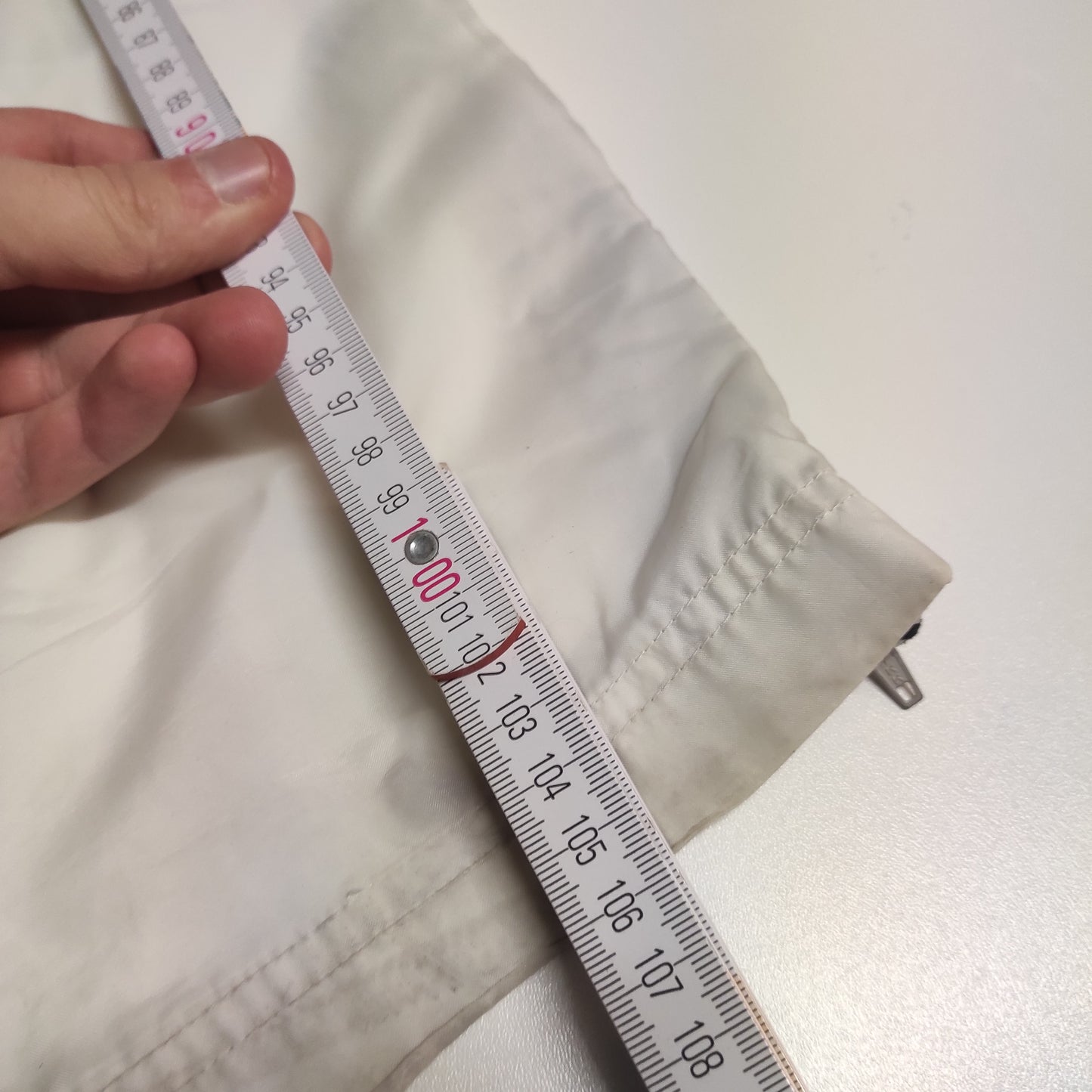 Entdecke unsere Vintage Track Pants von Nike und anderen Marken, erhältlich bei Valuxery.de - Dein Shop für trendige Vintage - Kleidung. Unsere Track Pants sind aus hochwertigen Materialien und