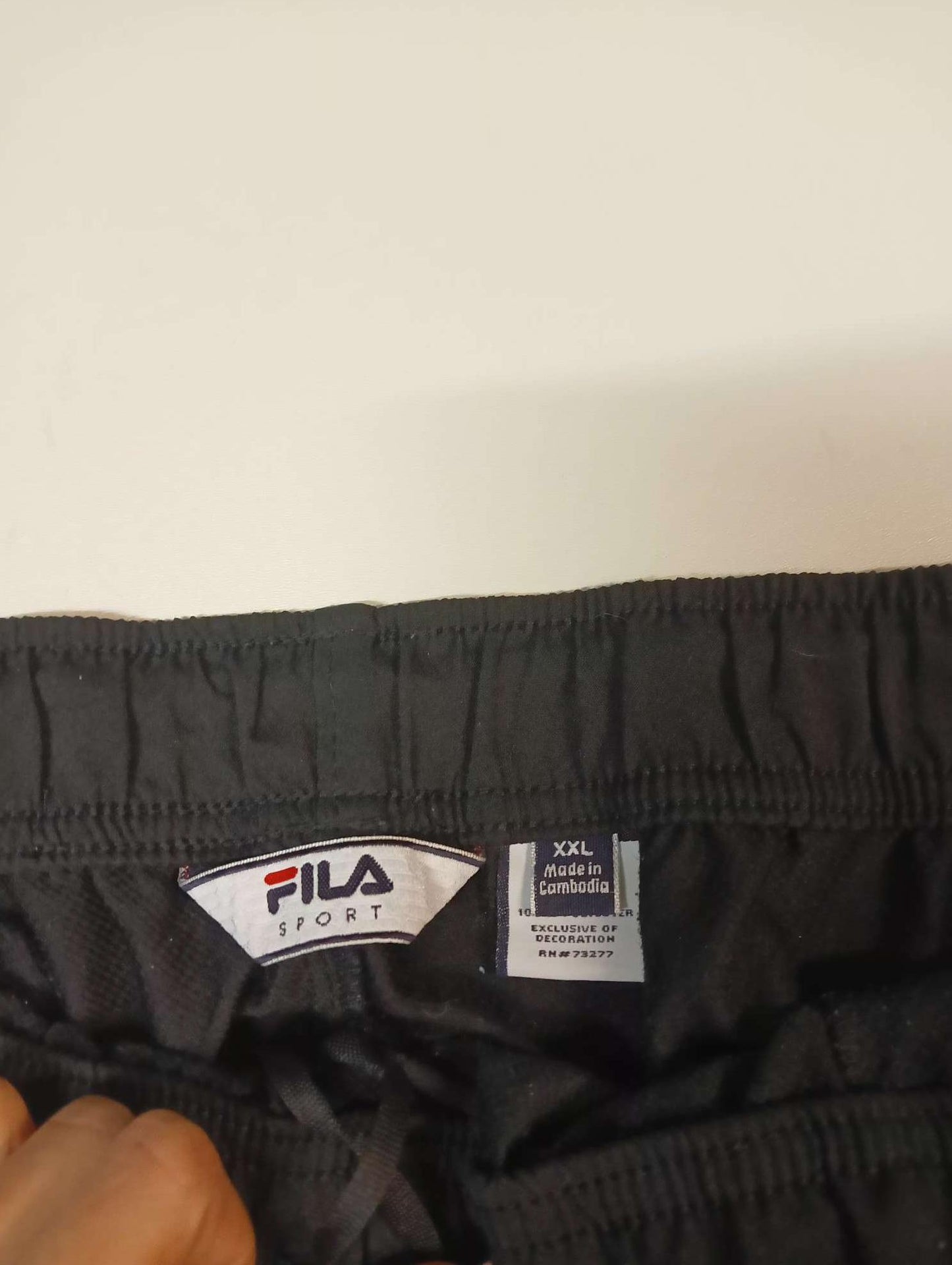 Entdecke unsere Vintage Track Pants von Nike und anderen Marken, erhältlich bei Valuxery.de - Dein Shop für trendige Vintage - Kleidung. Unsere Track Pants sind aus hochwertigen Materialien und