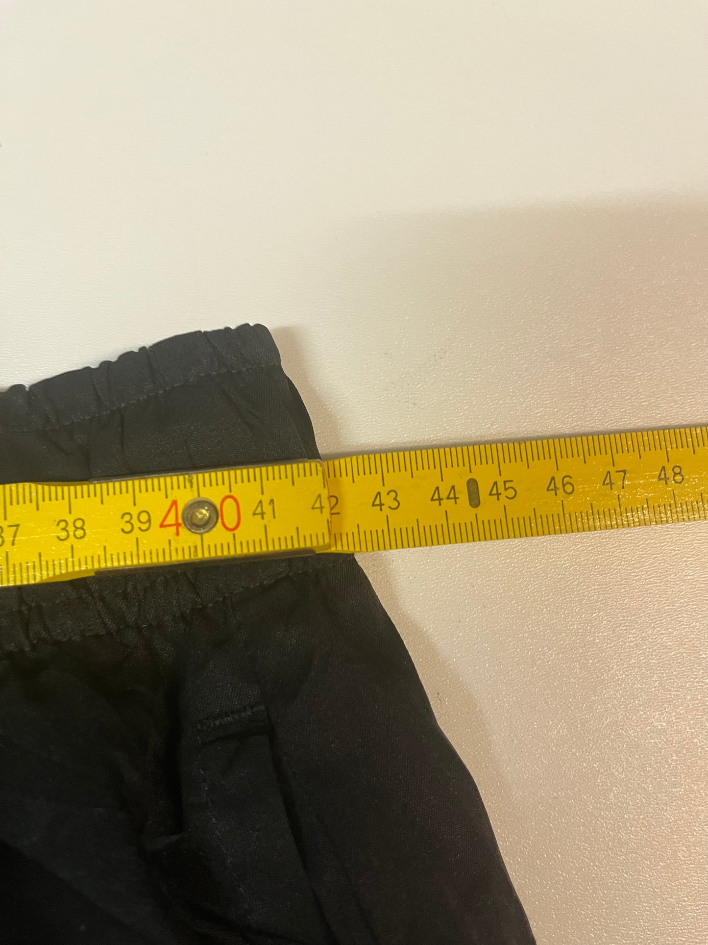 Entdecke unsere Vintage Track Pants von Nike und anderen Marken, erhältlich bei Valuxery.de - Dein Shop für trendige Vintage - Kleidung. Unsere Track Pants sind aus hochwertigen Materialien und