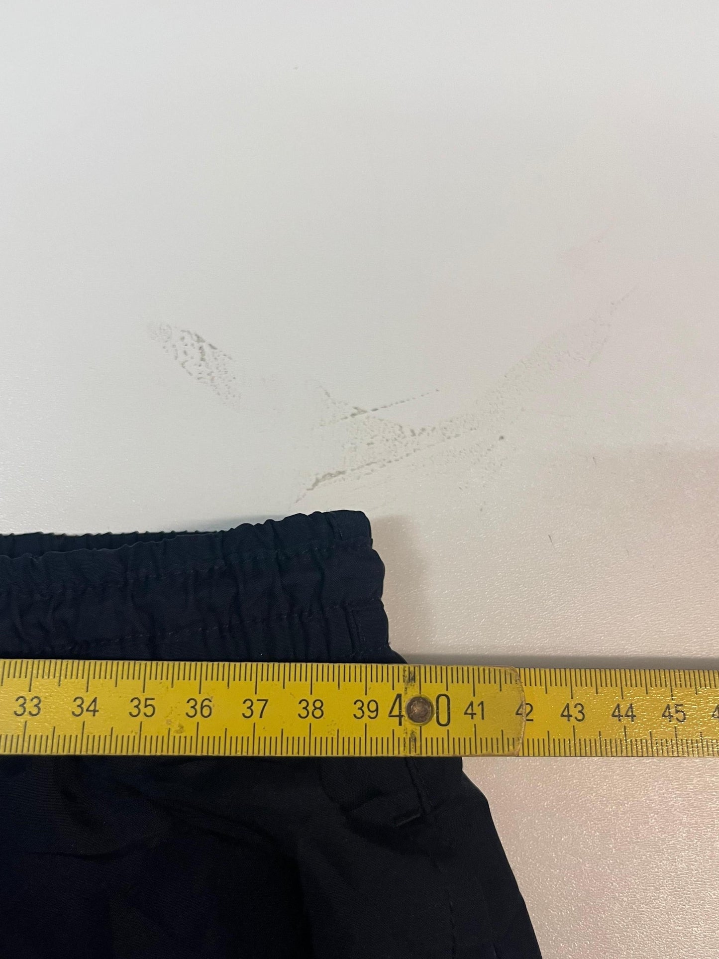 Entdecke unsere Vintage Track Pants von Nike und anderen Marken, erhältlich bei Valuxery.de - Dein Shop für trendige Vintage - Kleidung. Unsere Track Pants sind aus hochwertigen Materialien und