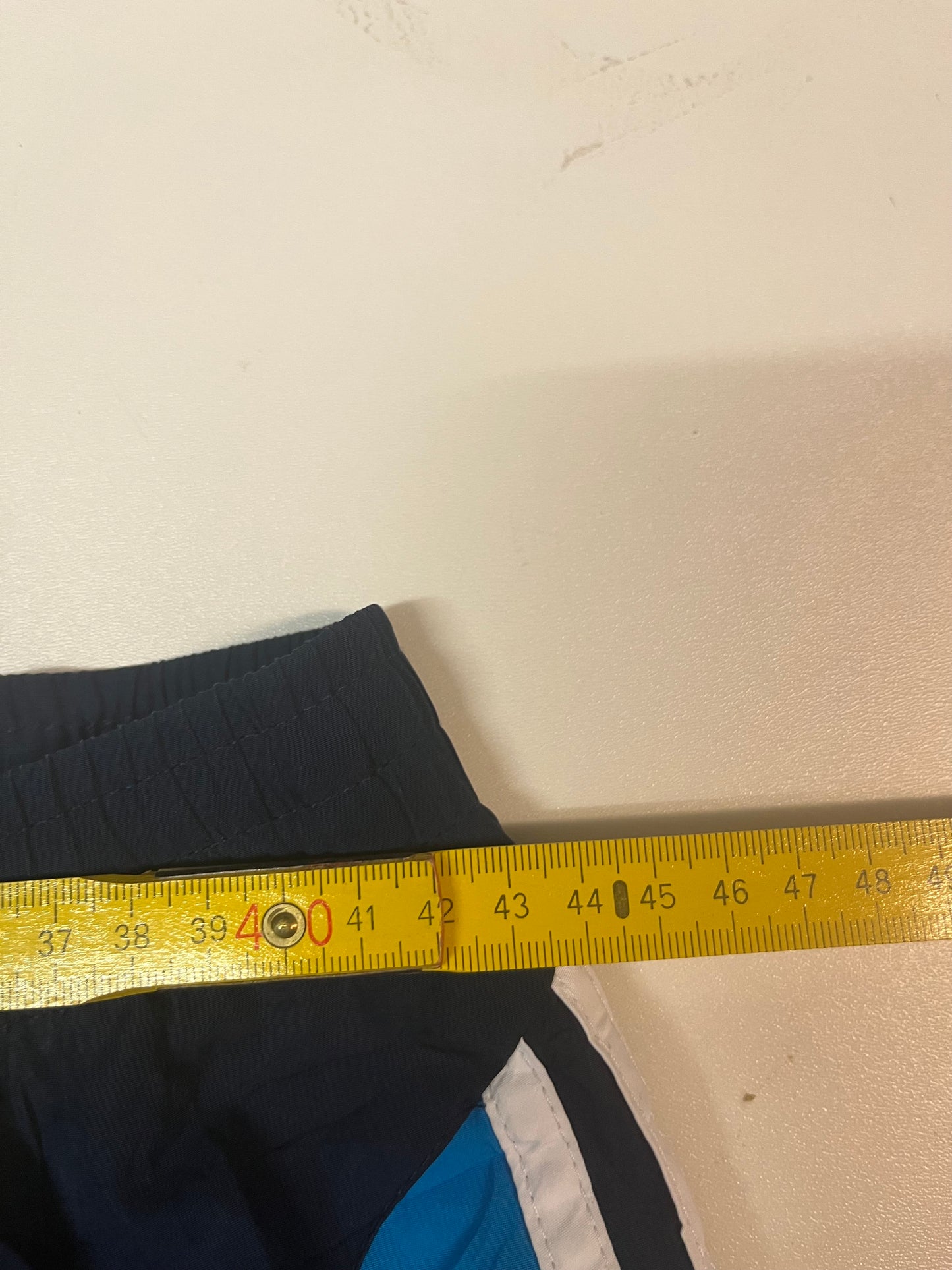 Entdecke unsere Vintage Track Pants von Nike und anderen Marken, erhältlich bei Valuxery.de - Dein Shop für trendige Vintage - Kleidung. Unsere Track Pants sind aus hochwertigen Materialien und