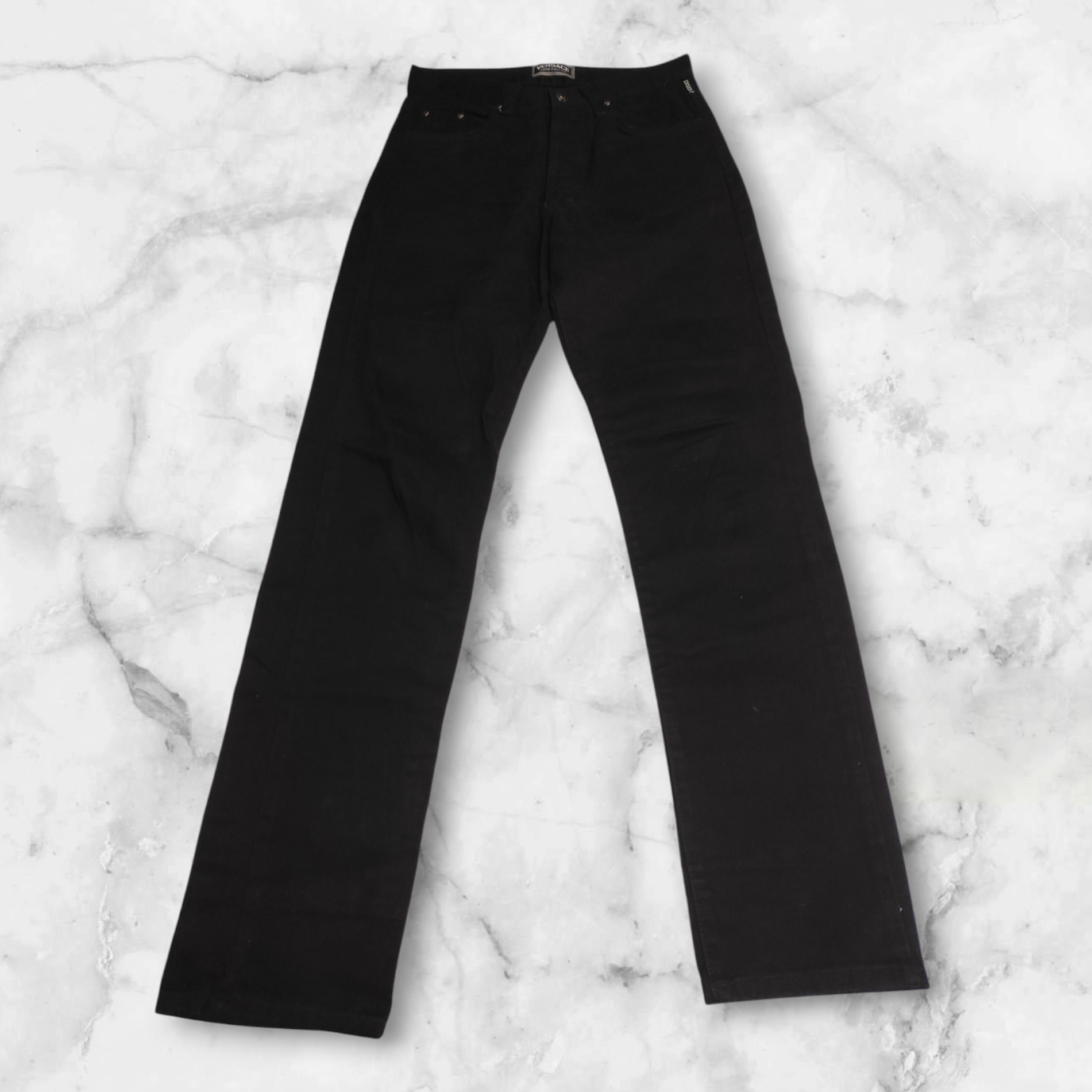 Entdecke unsere Vintage Track Pants von Nike und anderen Marken, erhältlich bei Valuxery.de - Dein Shop für trendige Vintage - Kleidung. Unsere Track Pants sind aus hochwertigen Materialien und