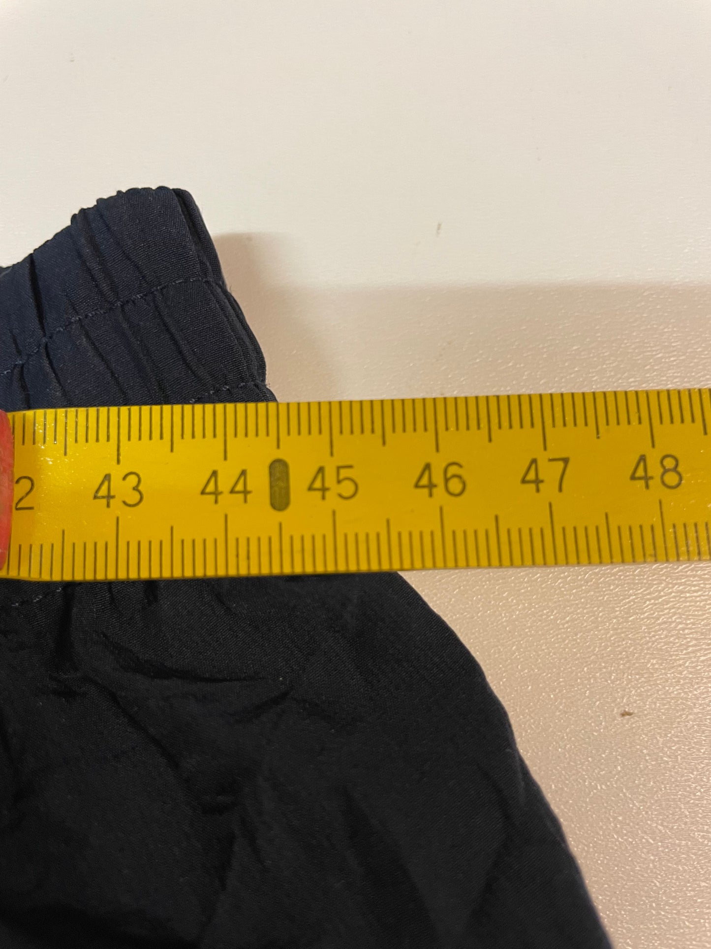 Entdecke unsere Vintage Track Pants von Nike und anderen Marken, erhältlich bei Valuxery.de - Dein Shop für trendige Vintage - Kleidung. Unsere Track Pants sind aus hochwertigen Materialien und