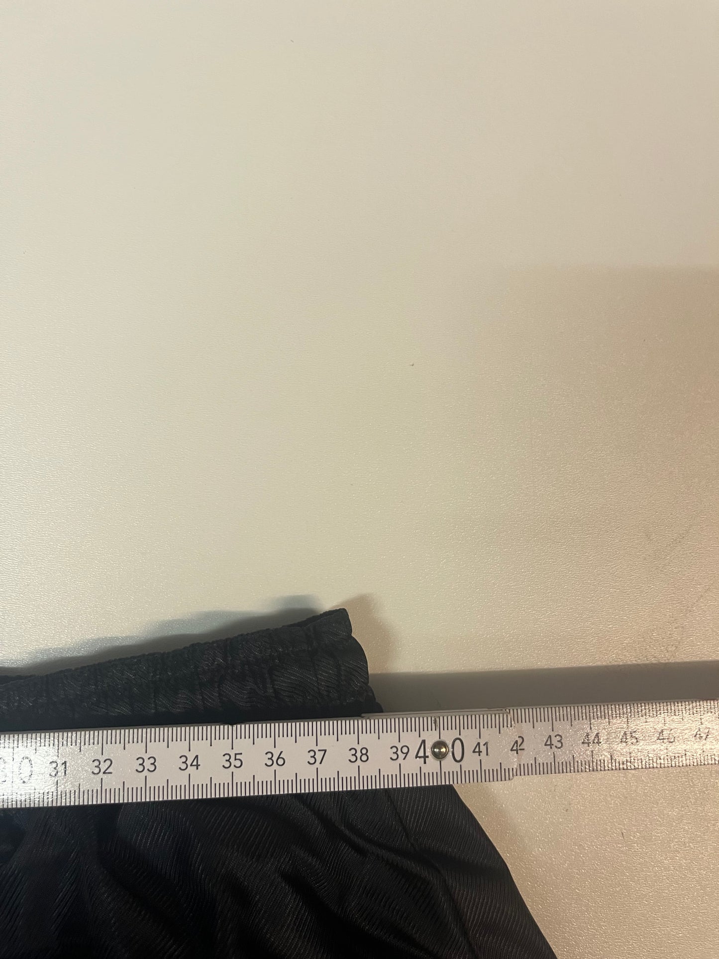 Entdecke unsere Vintage Track Pants von Nike und anderen Marken, erhältlich bei Valuxery.de - Dein Shop für trendige Vintage - Kleidung. Unsere Track Pants sind aus hochwertigen Materialien und