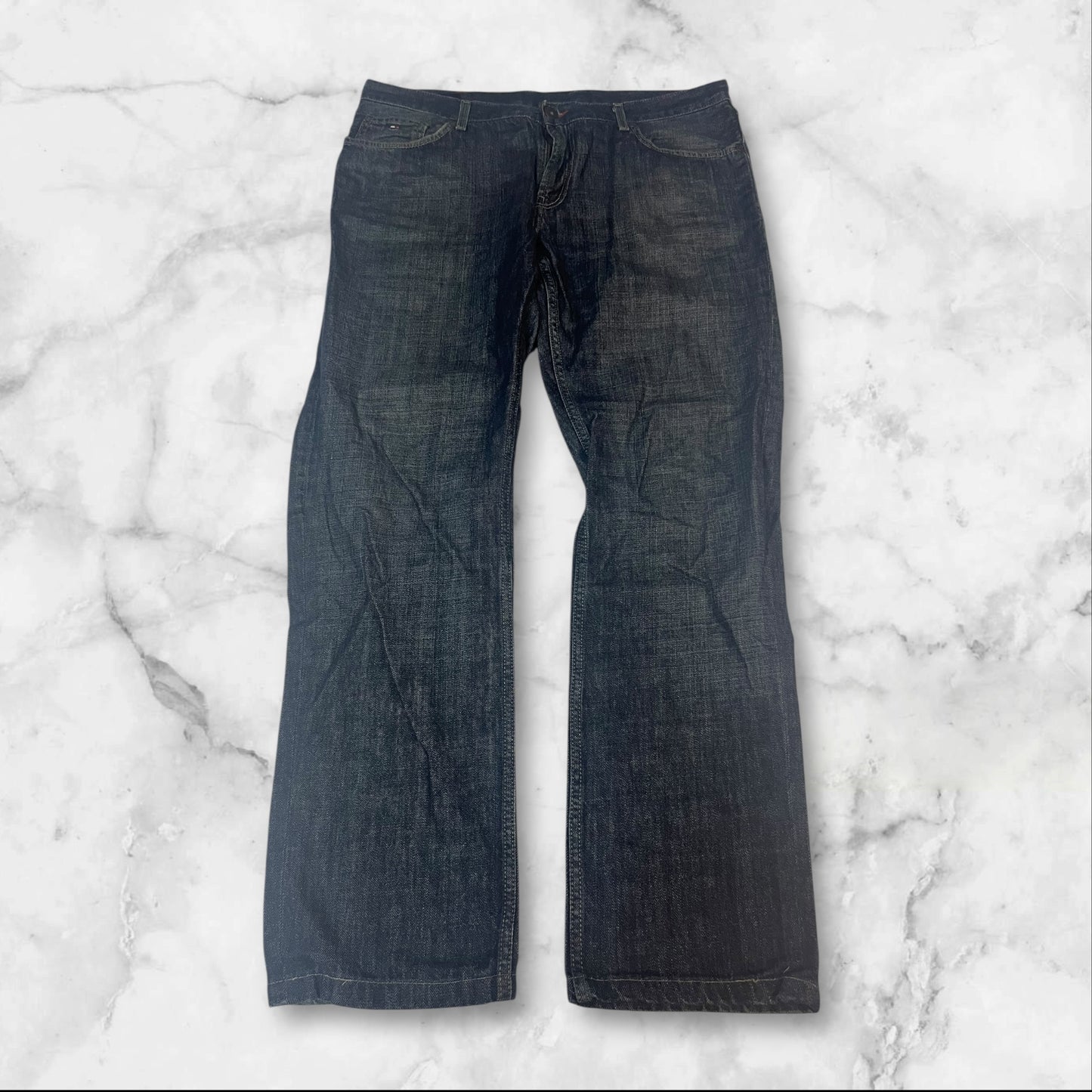 Entdecke unsere Vintage Track Pants von Nike und anderen Marken, erhältlich bei Valuxery.de - Dein Shop für trendige Vintage - Kleidung. Unsere Track Pants sind aus hochwertigen Materialien und