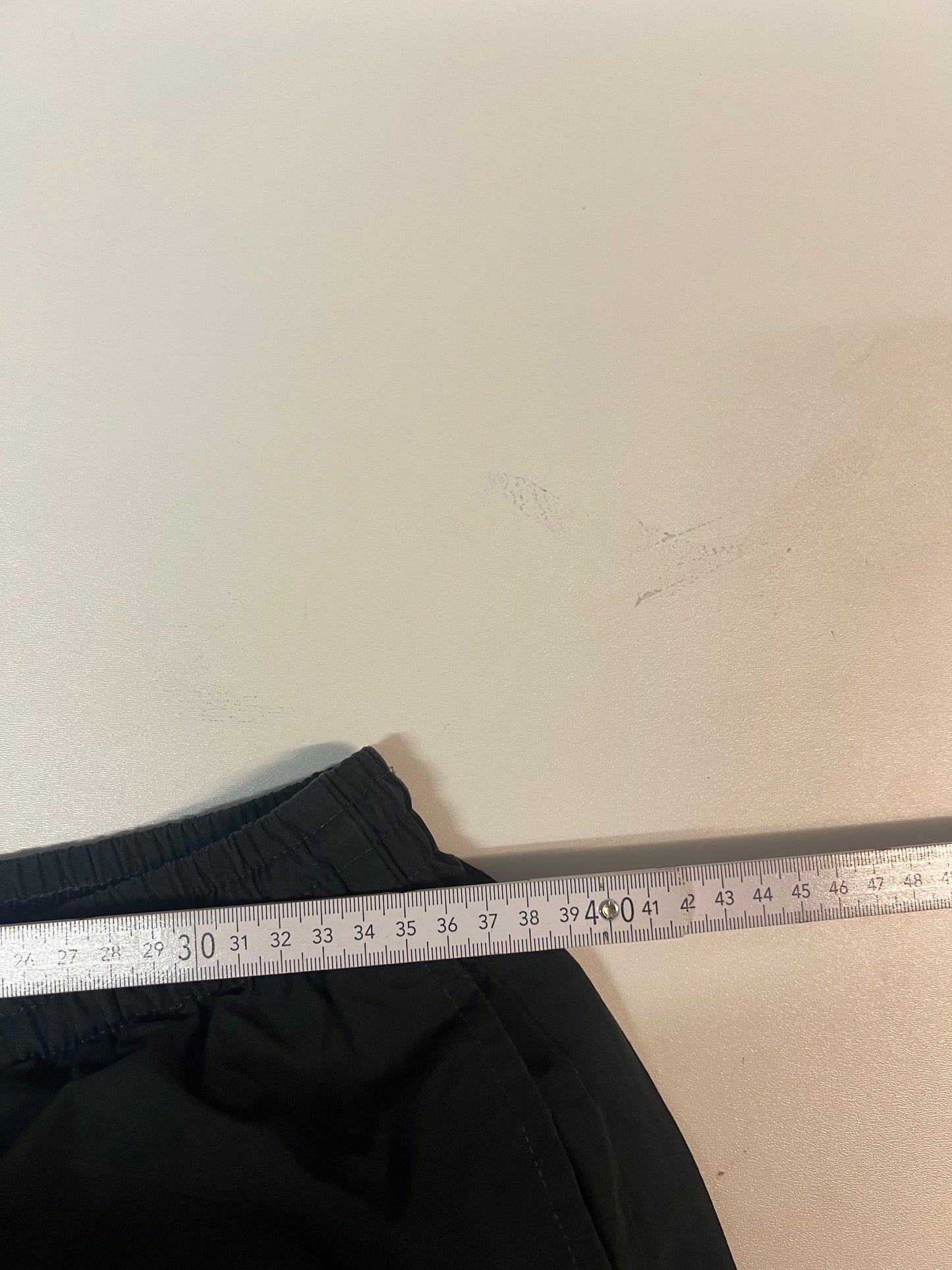 Entdecke unsere Vintage Track Pants von Nike und anderen Marken, erhältlich bei Valuxery.de - Dein Shop für trendige Vintage - Kleidung. Unsere Track Pants sind aus hochwertigen Materialien und