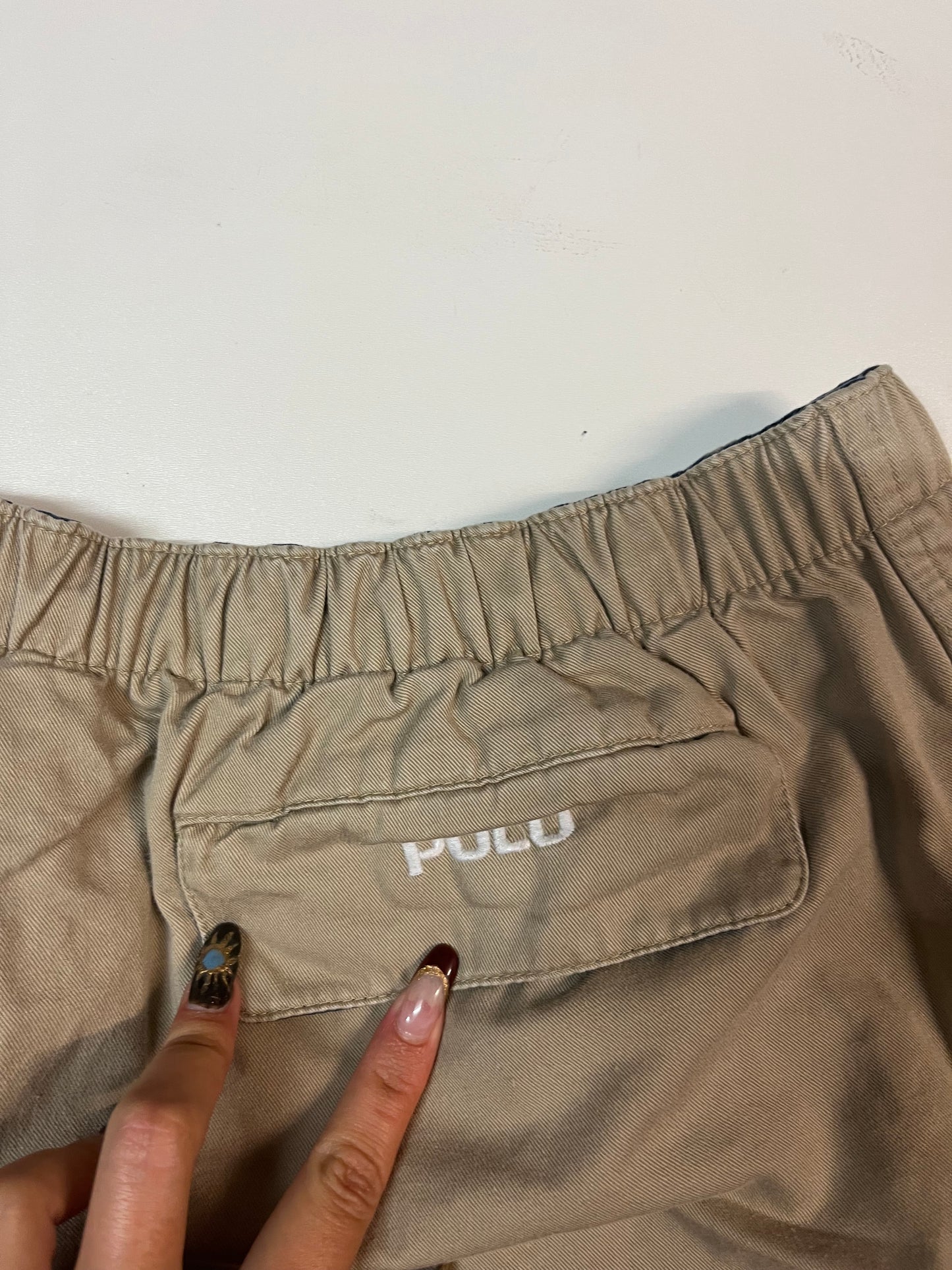 Entdecke unsere Vintage Track Pants von Nike und anderen Marken, erhältlich bei Valuxery.de - Dein Shop für trendige Vintage - Kleidung. Unsere Track Pants sind aus hochwertigen Materialien und
