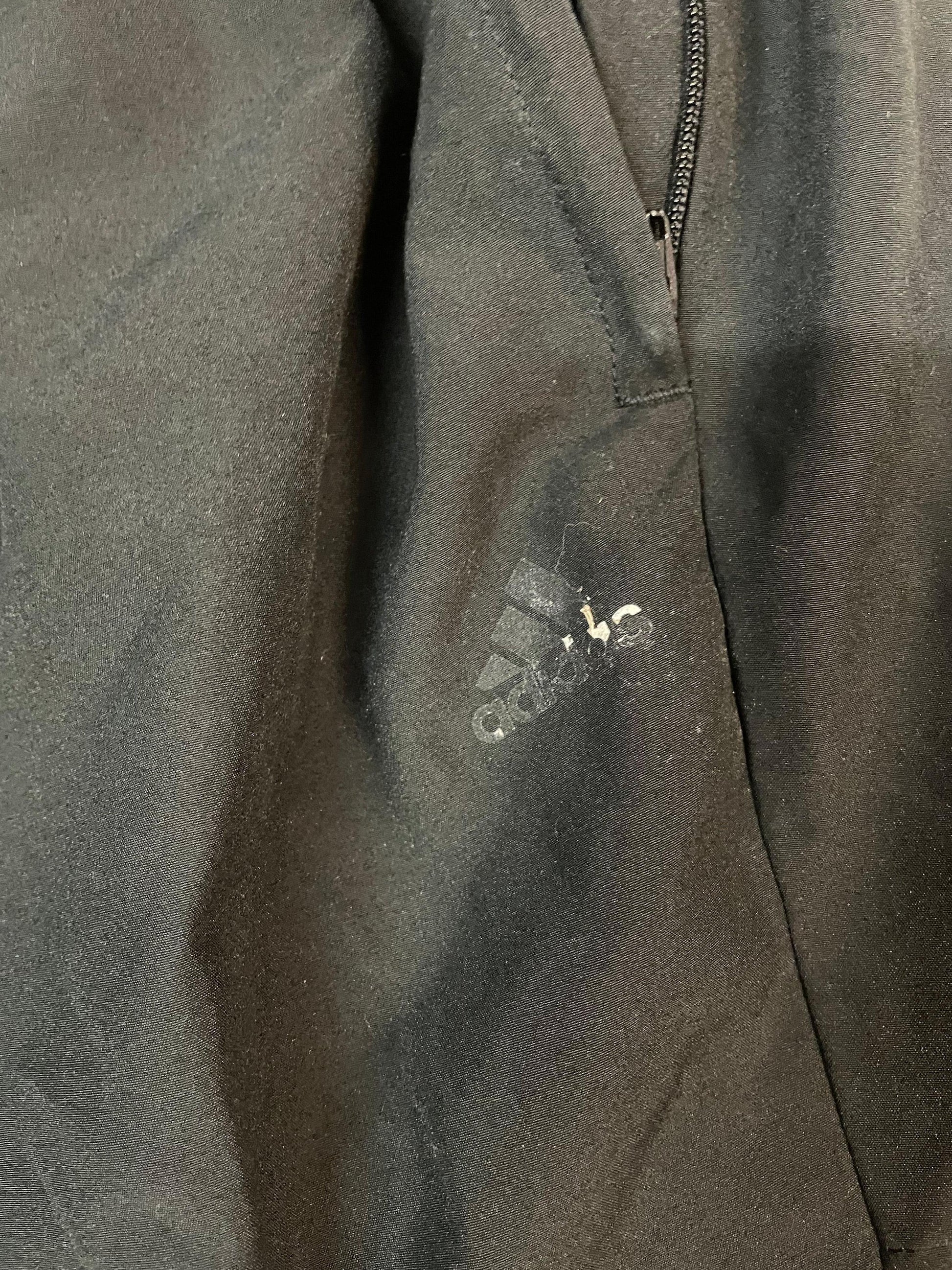 Entdecke unsere Vintage Track Pants von Nike und anderen Marken, erhältlich bei Valuxery.de - Dein Shop für trendige Vintage - Kleidung. Unsere Track Pants sind aus hochwertigen Materialien und