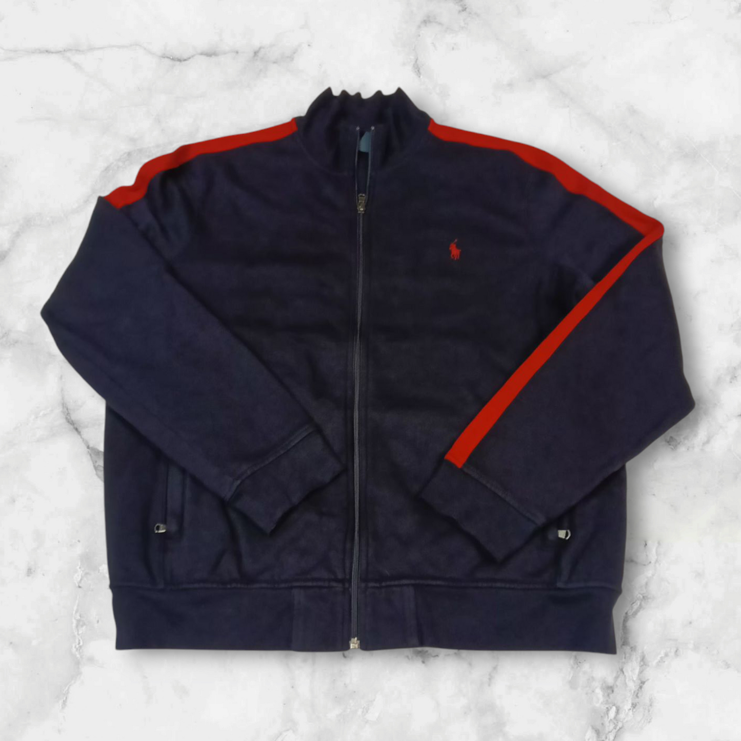 Entdecke unsere Vintage Track Pants von Nike und anderen Marken, erhältlich bei Valuxery.de - Dein Shop für trendige Vintage - Kleidung. Unsere Track Pants sind aus hochwertigen Materialien und