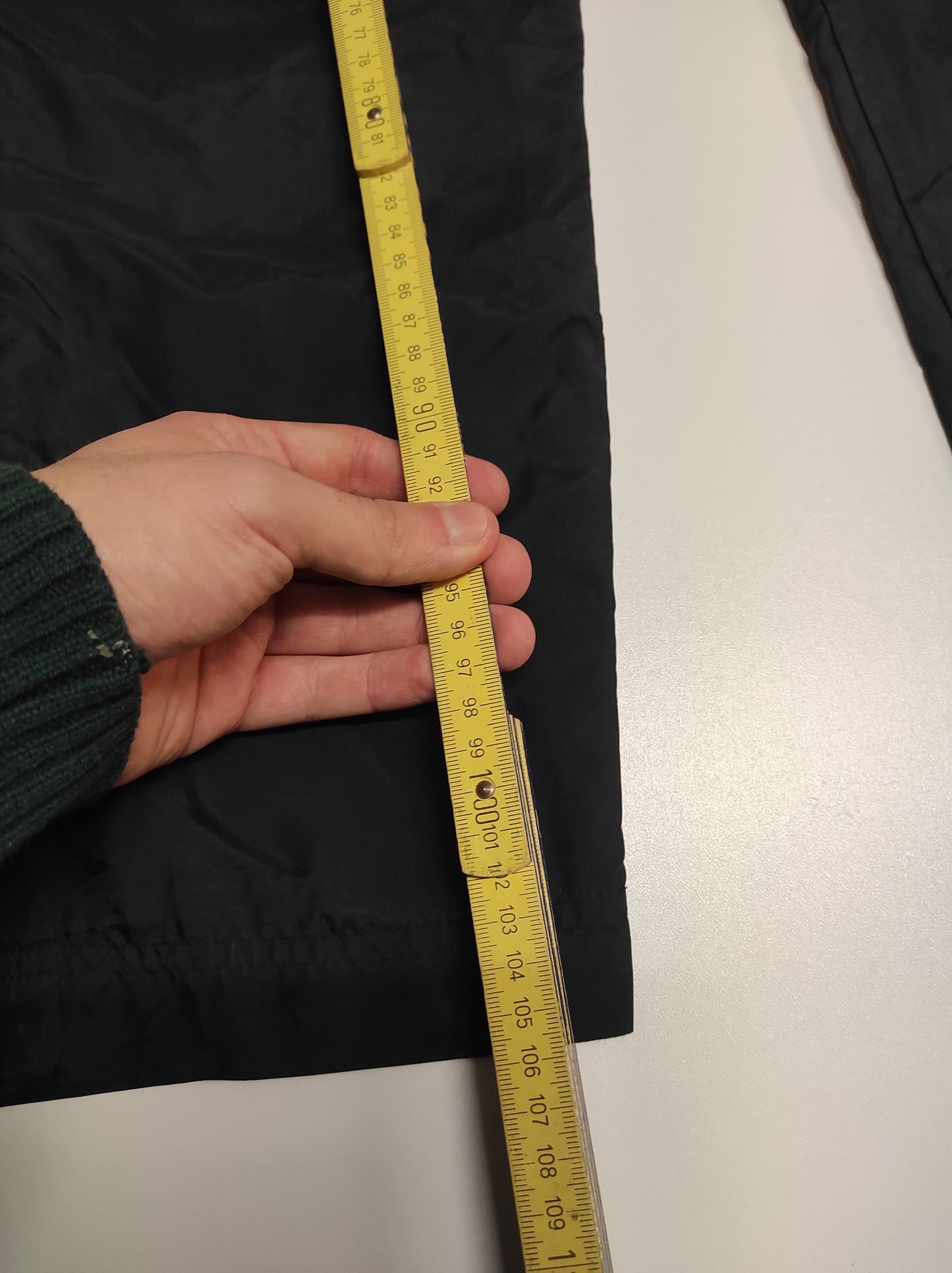 Entdecke unsere Vintage Track Pants von Nike und anderen Marken, erhältlich bei Valuxery.de - Dein Shop für trendige Vintage - Kleidung. Unsere Track Pants sind aus hochwertigen Materialien und
