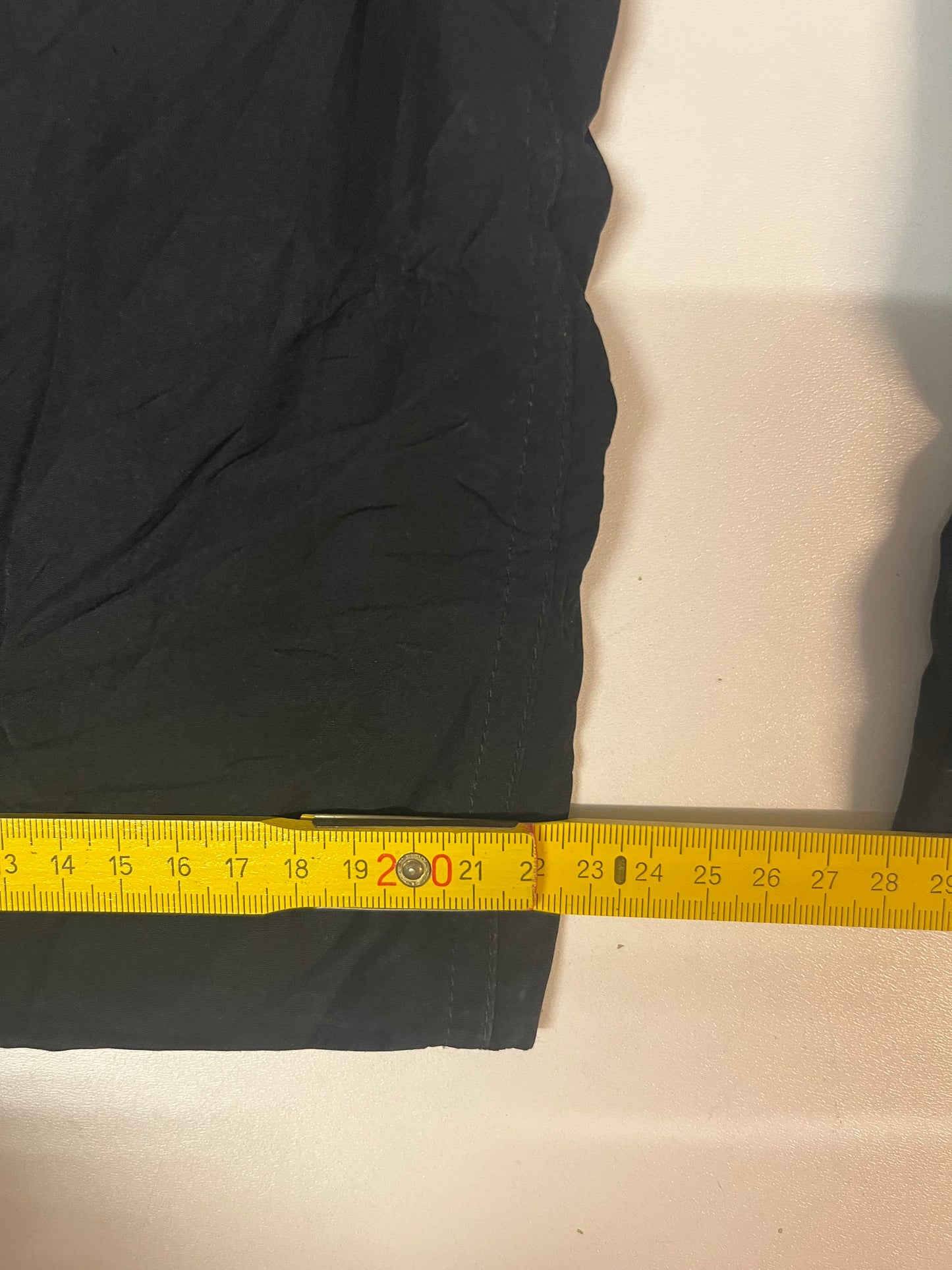 Entdecke unsere Vintage Track Pants von Nike und anderen Marken, erhältlich bei Valuxery.de - Dein Shop für trendige Vintage - Kleidung. Unsere Track Pants sind aus hochwertigen Materialien und