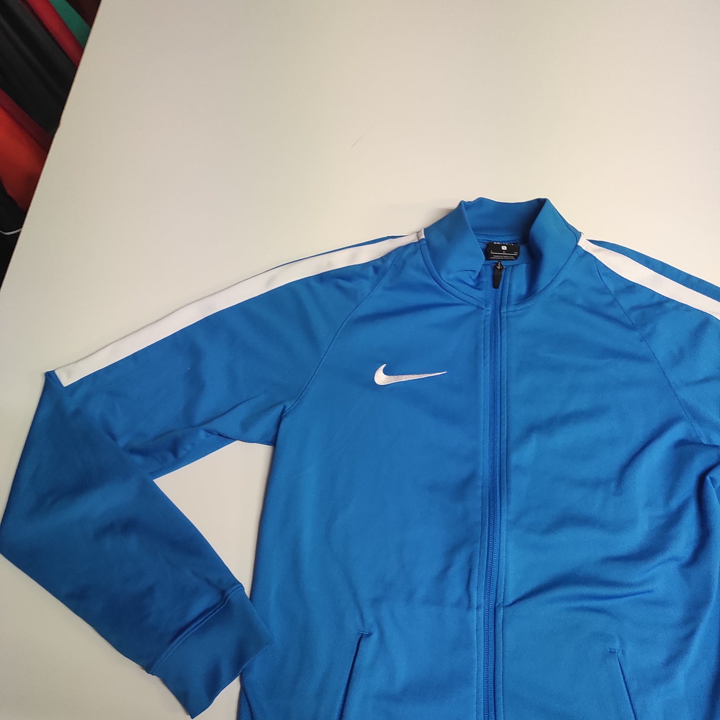 Entdecke unsere Vintage Track Pants von Nike und anderen Marken, erhältlich bei Valuxery.de - Dein Shop für trendige Vintage - Kleidung. Unsere Track Pants sind aus hochwertigen Materialien und