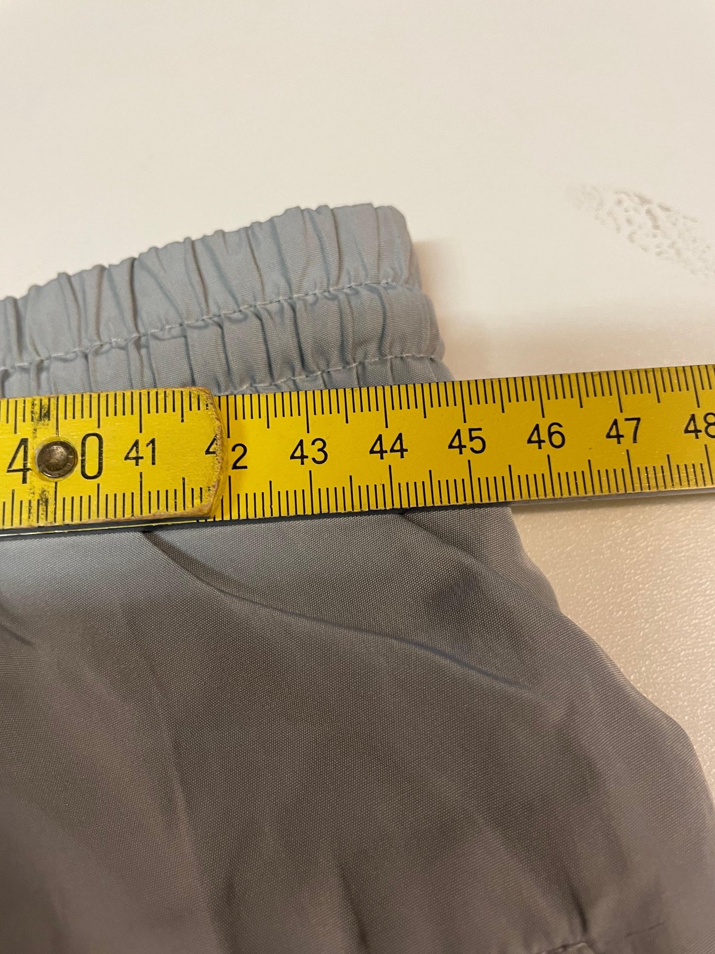 Entdecke unsere Vintage Track Pants von Nike und anderen Marken, erhältlich bei Valuxery.de - Dein Shop für trendige Vintage - Kleidung. Unsere Track Pants sind aus hochwertigen Materialien und