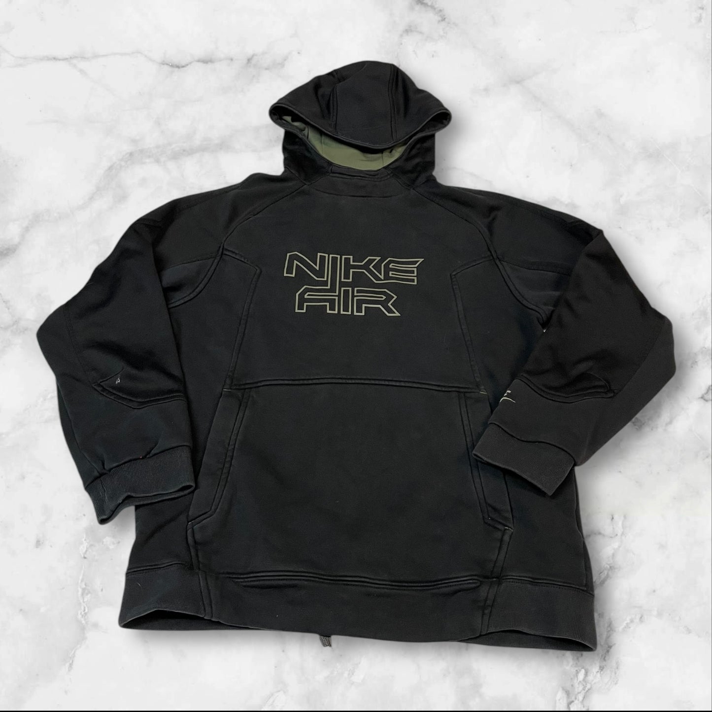 Entdecke unsere Vintage Track Pants von Nike und anderen Marken, erhältlich bei Valuxery.de - Dein Shop für trendige Vintage - Kleidung. Unsere Track Pants sind aus hochwertigen Materialien und