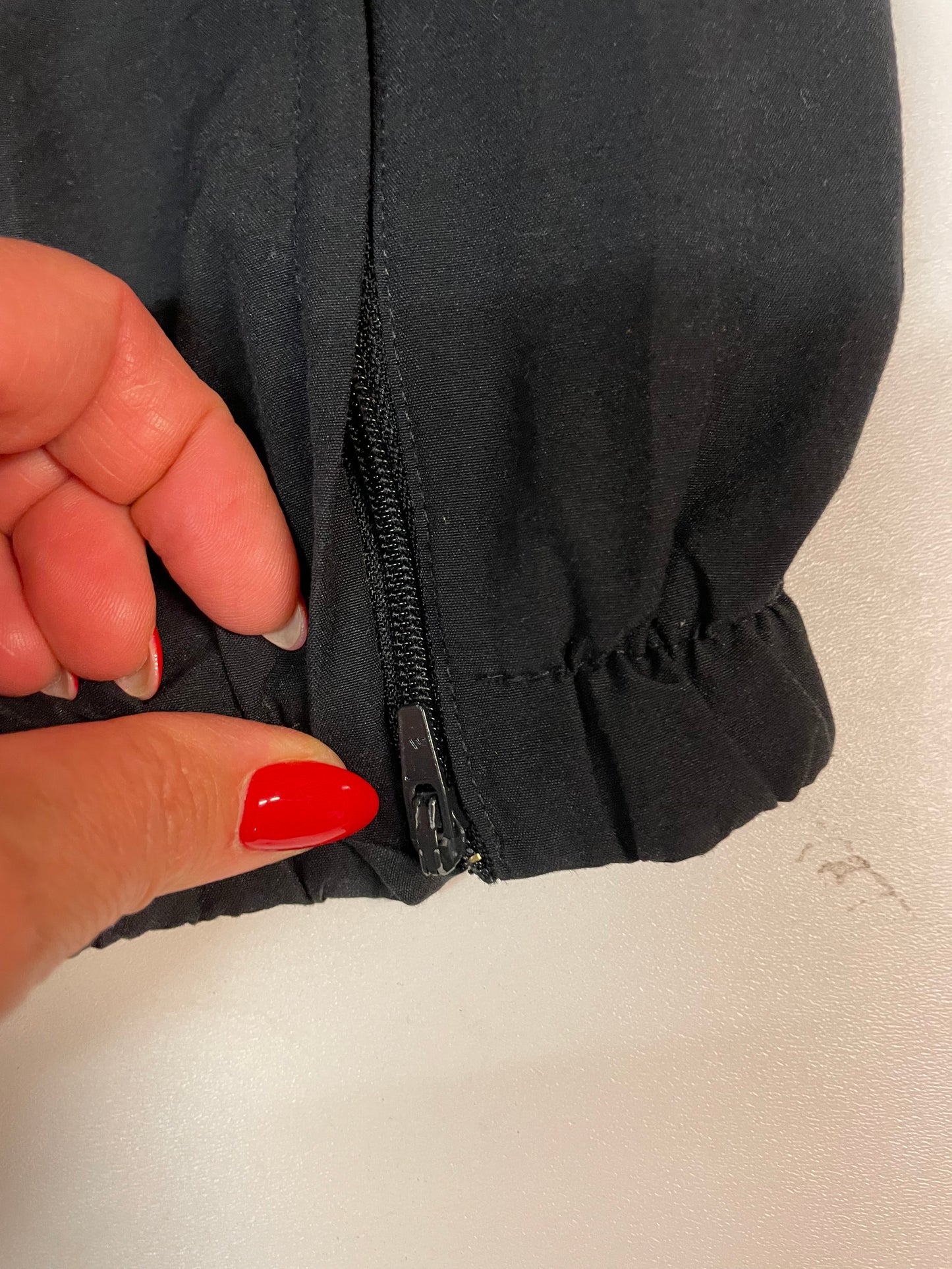Entdecke unsere Vintage Track Pants von Nike und anderen Marken, erhältlich bei Valuxery.de - Dein Shop für trendige Vintage - Kleidung. Unsere Track Pants sind aus hochwertigen Materialien und