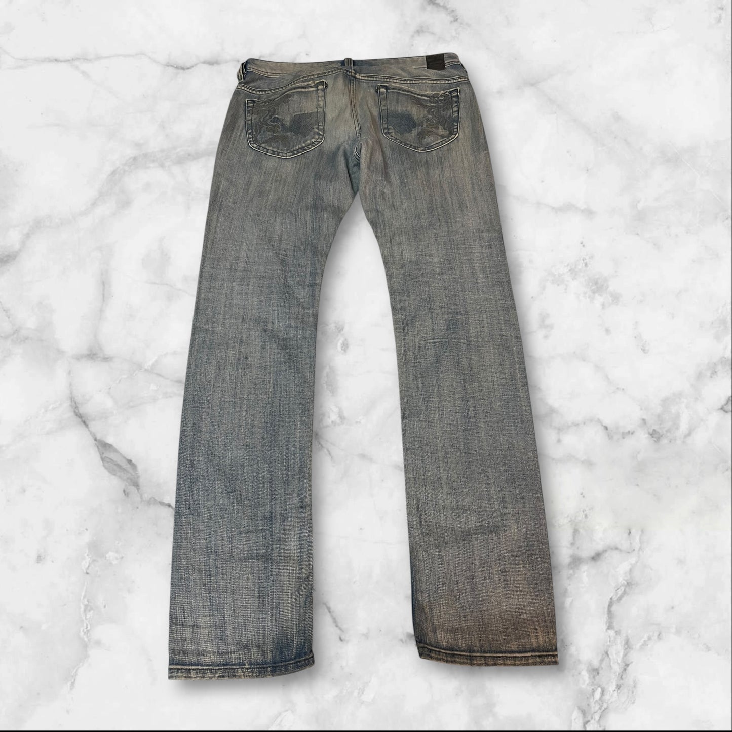 Entdecke unsere Vintage Track Pants von Nike und anderen Marken, erhältlich bei Valuxery.de - Dein Shop für trendige Vintage - Kleidung. Unsere Track Pants sind aus hochwertigen Materialien und