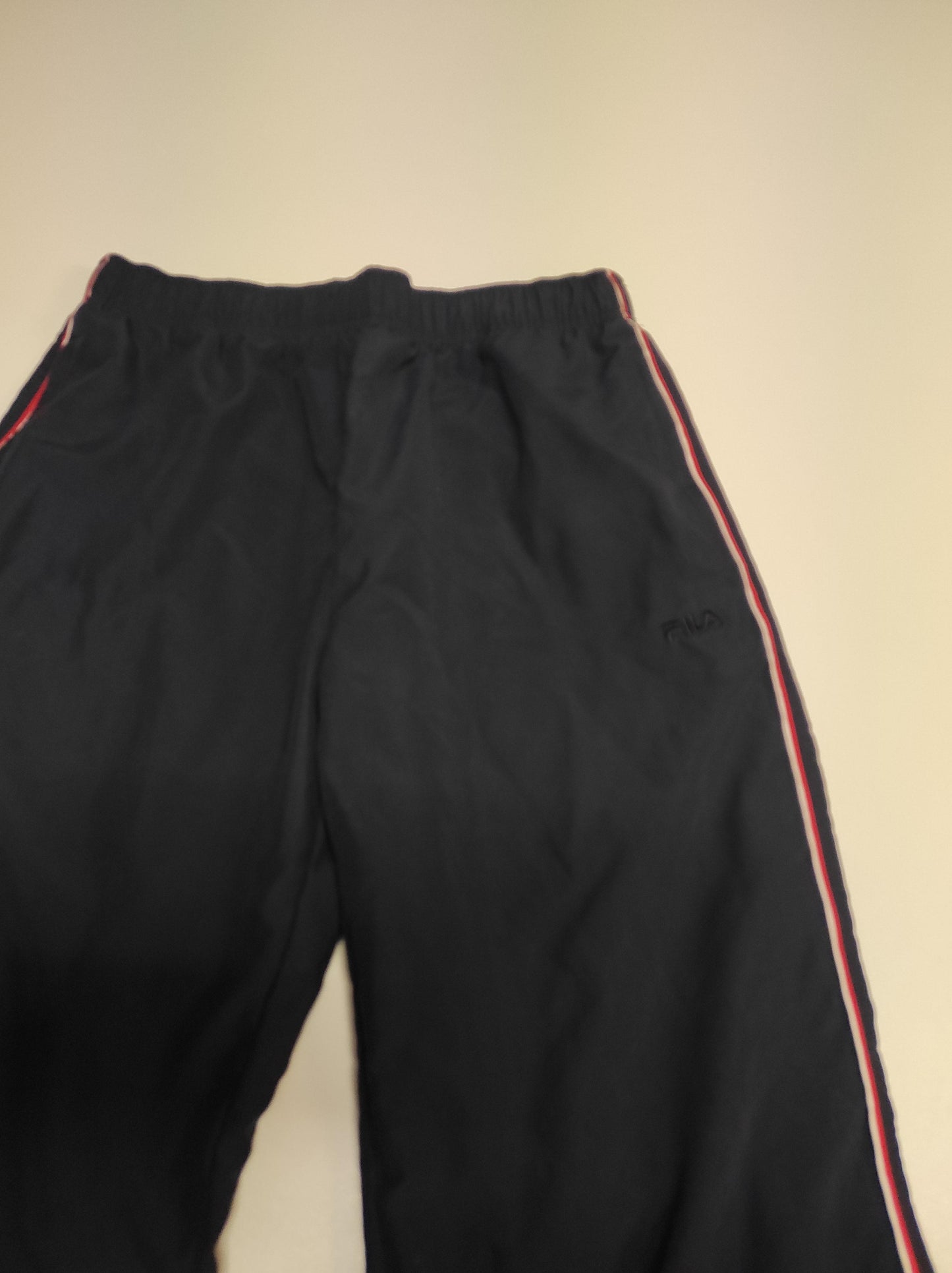 Entdecke unsere Vintage Track Pants von Nike und anderen Marken, erhältlich bei Valuxery.de - Dein Shop für trendige Vintage - Kleidung. Unsere Track Pants sind aus hochwertigen Materialien und
