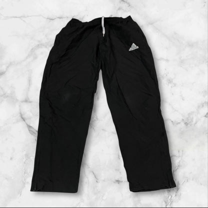 Entdecke unsere Vintage Track Pants von Nike und anderen Marken, erhältlich bei Valuxery.de - Dein Shop für trendige Vintage - Kleidung. Unsere Track Pants sind aus hochwertigen Materialien und