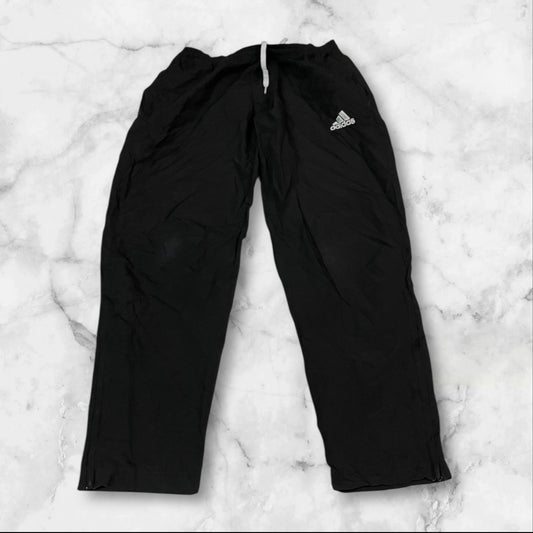 Entdecke unsere Vintage Track Pants von Nike und anderen Marken, erhältlich bei Valuxery.de - Dein Shop für trendige Vintage - Kleidung. Unsere Track Pants sind aus hochwertigen Materialien und