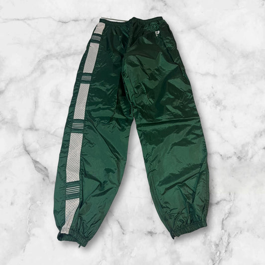 Entdecke unsere Vintage Track Pants von Nike und anderen Marken, erhältlich bei Valuxery.de - Dein Shop für trendige Vintage - Kleidung. Unsere Track Pants sind aus hochwertigen Materialien und