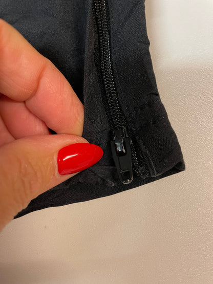 Entdecke unsere Vintage Track Pants von Nike und anderen Marken, erhältlich bei Valuxery.de - Dein Shop für trendige Vintage - Kleidung. Unsere Track Pants sind aus hochwertigen Materialien und