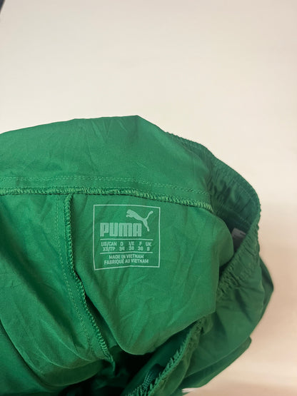 Entdecke unsere Vintage Track Pants von Nike und anderen Marken, erhältlich bei Valuxery.de - Dein Shop für trendige Vintage - Kleidung. Unsere Track Pants sind aus hochwertigen Materialien und