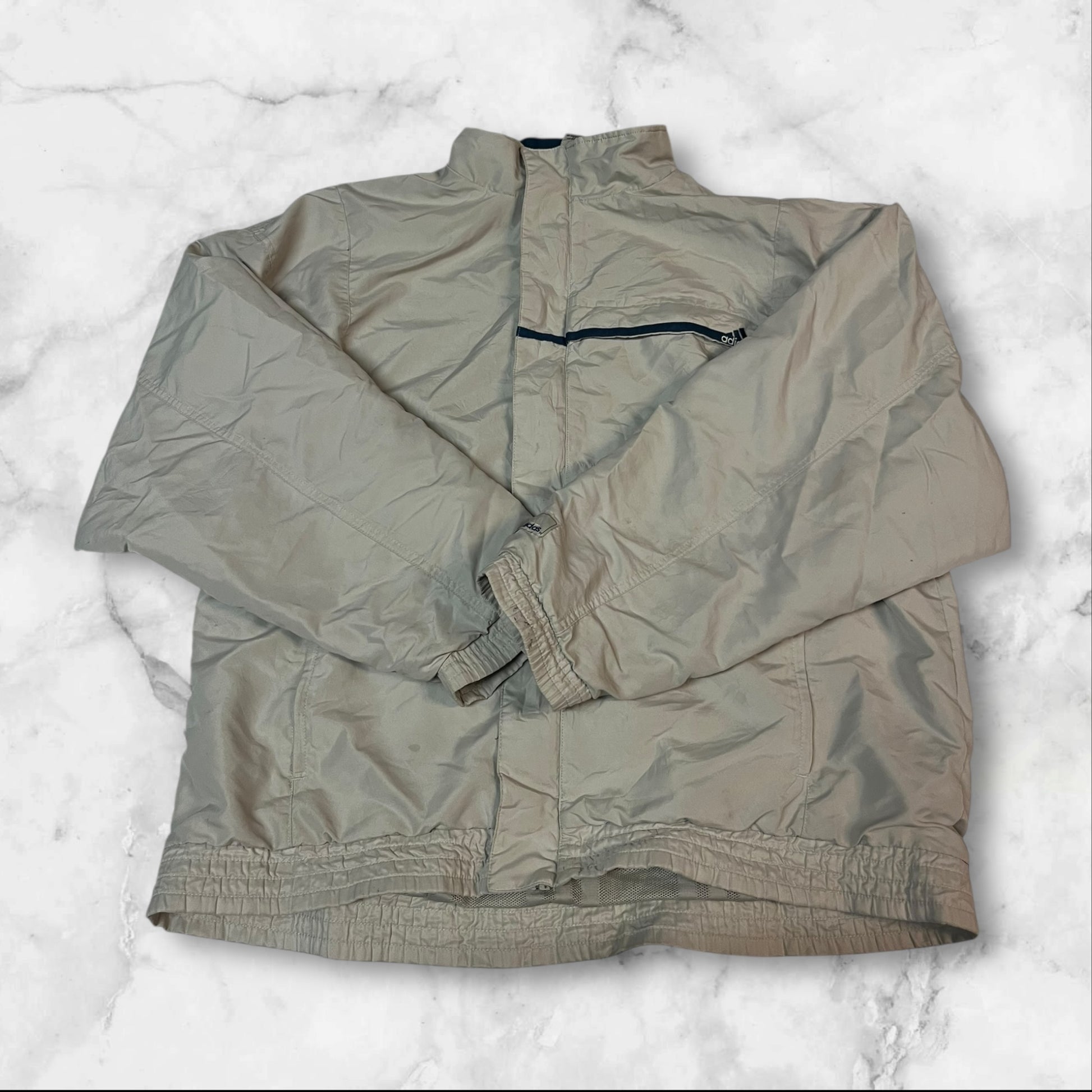 Entdecke unsere Vintage Track Pants von Nike und anderen Marken, erhältlich bei Valuxery.de - Dein Shop für trendige Vintage - Kleidung. Unsere Track Pants sind aus hochwertigen Materialien und