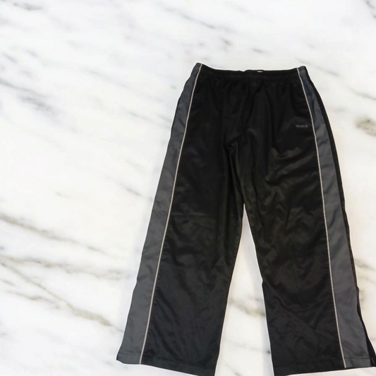Entdecke unsere Vintage Track Pants von Nike und anderen Marken, erhältlich bei Valuxery.de - Dein Shop für trendige Vintage - Kleidung. Unsere Track Pants sind aus hochwertigen Materialien und