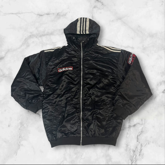 Entdecke unsere Vintage Track Pants von Nike und anderen Marken, erhältlich bei Valuxery.de - Dein Shop für trendige Vintage - Kleidung. Unsere Track Pants sind aus hochwertigen Materialien und