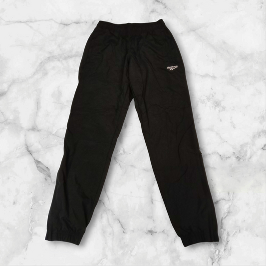 Entdecke unsere Vintage Track Pants von Nike und anderen Marken, erhältlich bei Valuxery.de - Dein Shop für trendige Vintage - Kleidung. Unsere Track Pants sind aus hochwertigen Materialien und