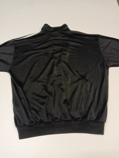 Entdecke unsere Vintage Track Pants von Nike und anderen Marken, erhältlich bei Valuxery.de - Dein Shop für trendige Vintage - Kleidung. Unsere Track Pants sind aus hochwertigen Materialien und