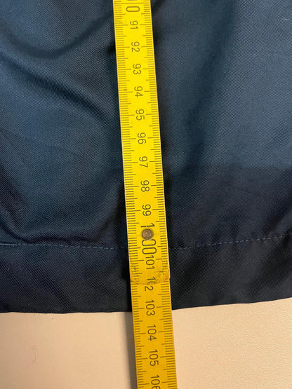 Entdecke unsere Vintage Track Pants von Nike und anderen Marken, erhältlich bei Valuxery.de - Dein Shop für trendige Vintage - Kleidung. Unsere Track Pants sind aus hochwertigen Materialien und