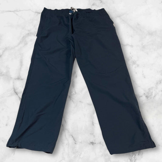 Entdecke unsere Vintage Track Pants von Nike und anderen Marken, erhältlich bei Valuxery.de - Dein Shop für trendige Vintage - Kleidung. Unsere Track Pants sind aus hochwertigen Materialien und