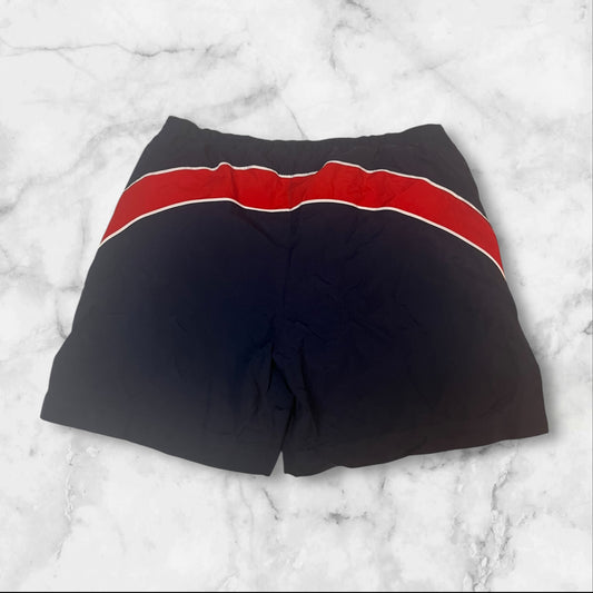 Entdecke unsere Vintage Track Pants von Nike und anderen Marken, erhältlich bei Valuxery.de - Dein Shop für trendige Vintage - Kleidung. Unsere Track Pants sind aus hochwertigen Materialien und