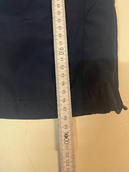 Entdecke unsere Vintage Track Pants von Nike und anderen Marken, erhältlich bei Valuxery.de - Dein Shop für trendige Vintage - Kleidung. Unsere Track Pants sind aus hochwertigen Materialien und