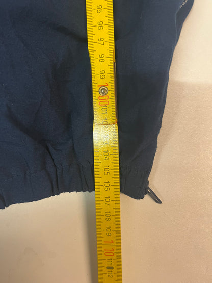 Entdecke unsere Vintage Track Pants von Nike und anderen Marken, erhältlich bei Valuxery.de - Dein Shop für trendige Vintage - Kleidung. Unsere Track Pants sind aus hochwertigen Materialien und