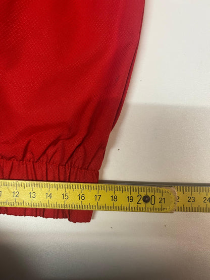 Entdecke unsere Vintage Track Pants von Nike und anderen Marken, erhältlich bei Valuxery.de - Dein Shop für trendige Vintage - Kleidung. Unsere Track Pants sind aus hochwertigen Materialien und