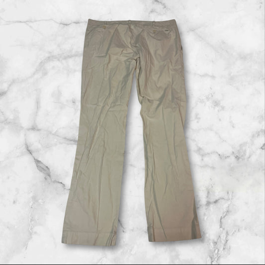 Entdecke unsere Vintage Track Pants von Nike und anderen Marken, erhältlich bei Valuxery.de - Dein Shop für trendige Vintage - Kleidung. Unsere Track Pants sind aus hochwertigen Materialien und