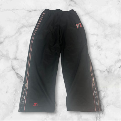 Entdecke unsere Vintage Track Pants von Nike und anderen Marken, erhältlich bei Valuxery.de - Dein Shop für trendige Vintage - Kleidung. Unsere Track Pants sind aus hochwertigen Materialien und