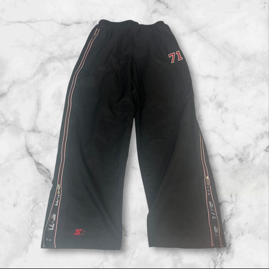 Entdecke unsere Vintage Track Pants von Nike und anderen Marken, erhältlich bei Valuxery.de - Dein Shop für trendige Vintage - Kleidung. Unsere Track Pants sind aus hochwertigen Materialien und