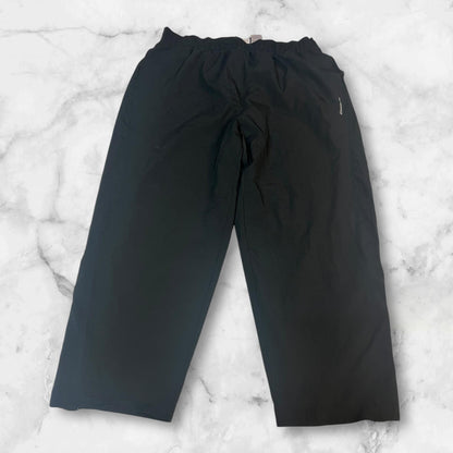Entdecke unsere Vintage Track Pants von Nike und anderen Marken, erhältlich bei Valuxery.de - Dein Shop für trendige Vintage - Kleidung. Unsere Track Pants sind aus hochwertigen Materialien und
