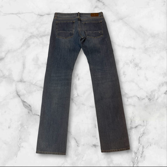 Entdecke unsere Vintage Track Pants von Nike und anderen Marken, erhältlich bei Valuxery.de - Dein Shop für trendige Vintage - Kleidung. Unsere Track Pants sind aus hochwertigen Materialien und