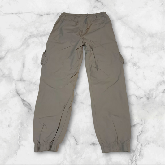 Entdecke unsere Vintage Track Pants von Nike und anderen Marken, erhältlich bei Valuxery.de - Dein Shop für trendige Vintage - Kleidung. Unsere Track Pants sind aus hochwertigen Materialien und