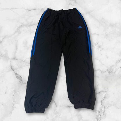 Entdecke unsere Vintage Track Pants von Nike und anderen Marken, erhältlich bei Valuxery.de - Dein Shop für trendige Vintage - Kleidung. Unsere Track Pants sind aus hochwertigen Materialien und
