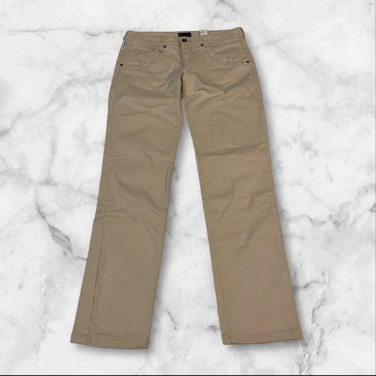 Entdecke unsere Vintage Track Pants von Nike und anderen Marken, erhältlich bei Valuxery.de - Dein Shop für trendige Vintage - Kleidung. Unsere Track Pants sind aus hochwertigen Materialien und