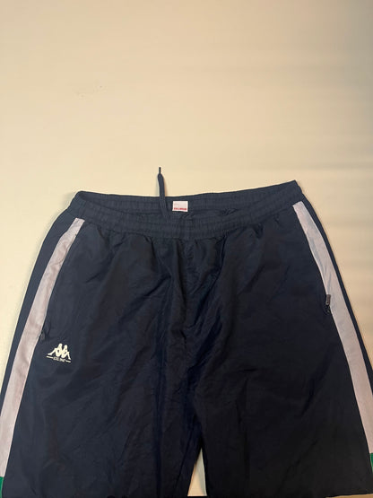 Entdecke unsere Vintage Track Pants von Nike und anderen Marken, erhältlich bei Valuxery.de - Dein Shop für trendige Vintage - Kleidung. Unsere Track Pants sind aus hochwertigen Materialien und