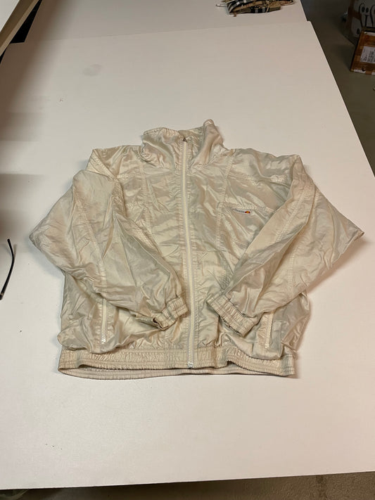 Entdecke unsere Vintage Track Pants von Nike und anderen Marken, erhältlich bei Valuxery.de - Dein Shop für trendige Vintage - Kleidung. Unsere Track Pants sind aus hochwertigen Materialien und