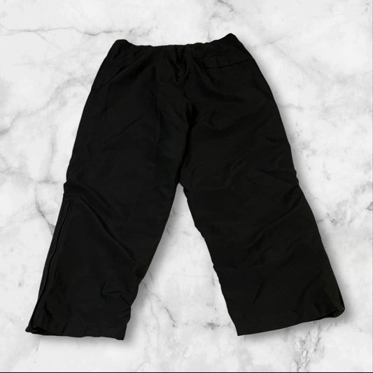 Entdecke unsere Vintage Track Pants von Nike und anderen Marken, erhältlich bei Valuxery.de - Dein Shop für trendige Vintage - Kleidung. Unsere Track Pants sind aus hochwertigen Materialien und