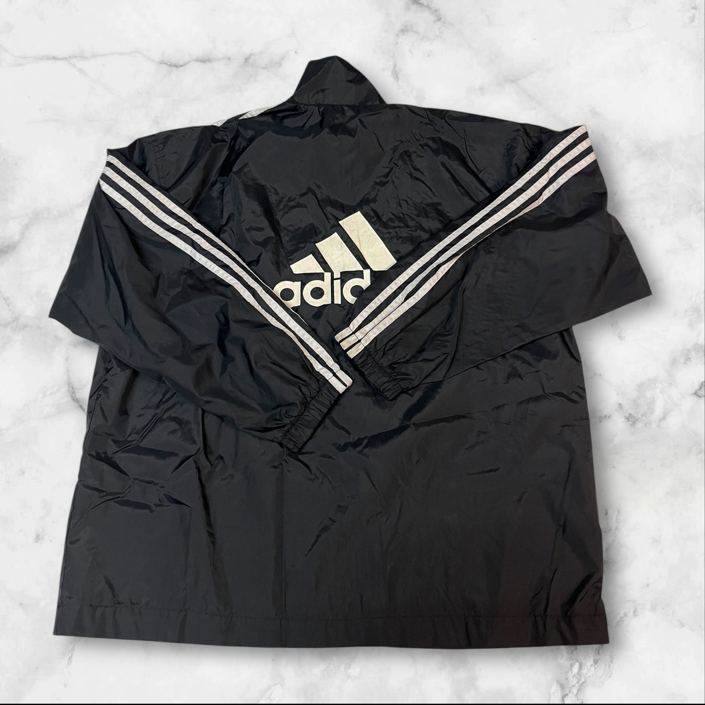 Entdecke unsere Vintage Track Pants von Nike und anderen Marken, erhältlich bei Valuxery.de - Dein Shop für trendige Vintage - Kleidung. Unsere Track Pants sind aus hochwertigen Materialien und